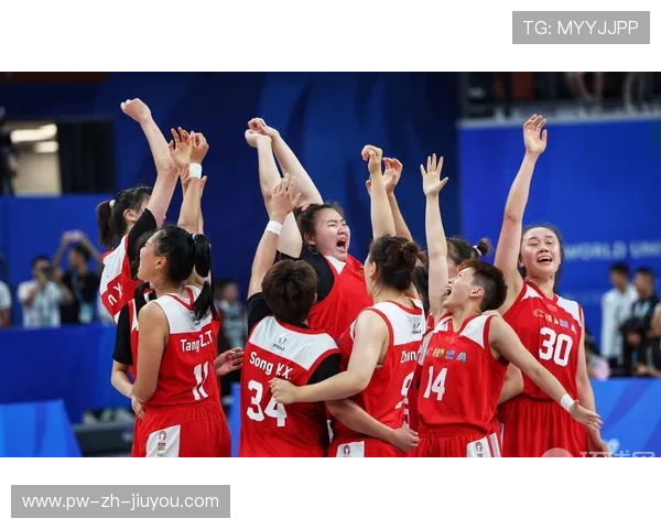 女篮队用团队传切撕裂对方防线